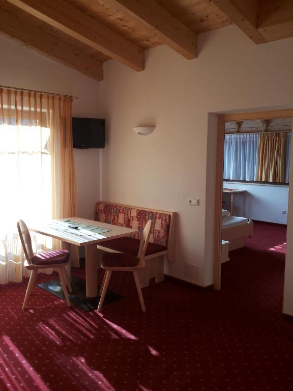 Hotel Laerchenhain San Valentino alla Muta Oda fotoğraf